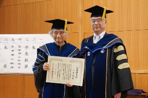 小澤征爾さんへ「成城大学名誉博士」を授与しました