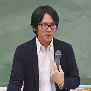 経済学部　新井 学　准教授「 心理学b」