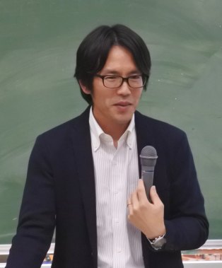 新井 学 准教授「心理学b」