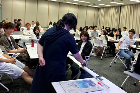 完成した橋の上をトミカが走る！