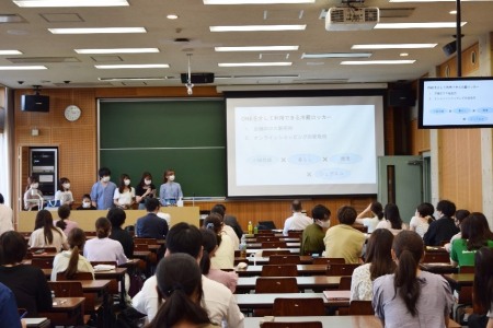 学生のプレゼン発表の様子