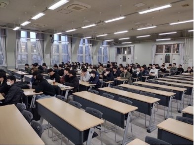 全ての発表が終了し大教室に集合した参加者の皆さん