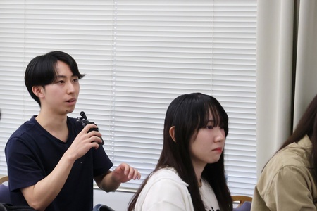 学生たちからは熱心な質問も