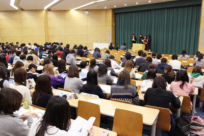 経済学部 ゼミナール大会 を開催しました 成城大学