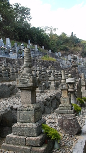 因島・村上水軍の墓所