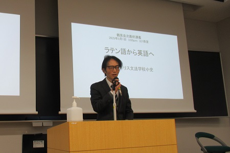 鶴見良次教授　講義の様子