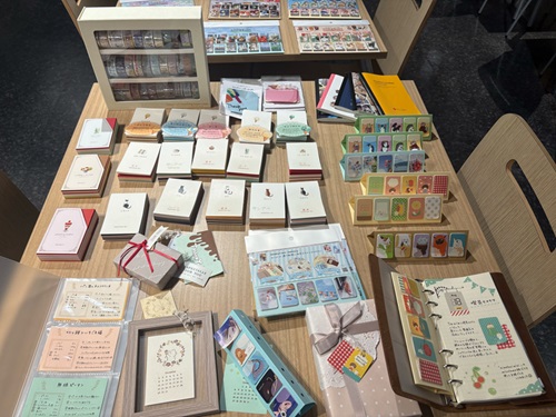 Ｋ企画さまが提供する商品群。文具即売イベントで人気を博しています。2025年12月18日～21日に横浜で開催された文具女子博2025でも、多くの商品が完売したそうです。