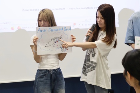 ペンに内蔵された画面に時間が表示される「Anti-Distracted Pencil」