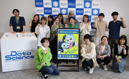 サポーターの皆さんとセンター教員 （後列左端：稲垣准教授、後列中央：小宮路センター長、前列右端：森特任教授）