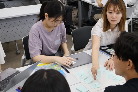 グループワーク：それぞれのアイデアを付箋に書いて共有