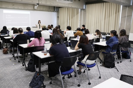 質疑応答には学生から多くの質問が寄せられ、一つ一つに丁寧に回答いただきました