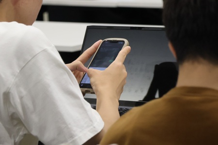 学生からのアイデアや感想、質問はSlidoを通して講師の元へ