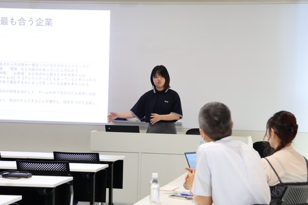 ユニアデックス株式会社の方々からのコメントに回答する学生