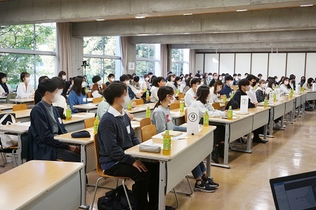 【開会式】少し緊張がただよう会場の様子