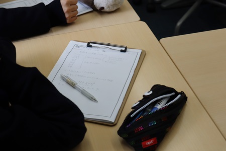 講義内容を自分なりに分かりやすくメモし、理解を深めます。