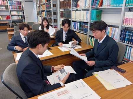 発表者：発表前に入念なチェック