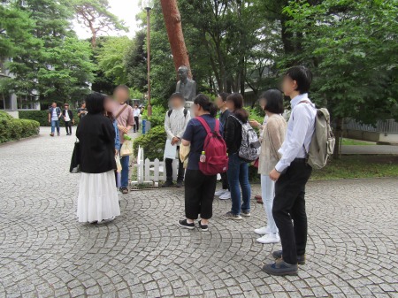 学内ツアーへ出発