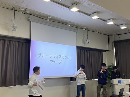 「AIサークル」はNotebookLMというAIを通した新たなディベート形式による学びの提案を行いました。