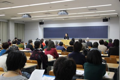 旧短期大学部は西居淳子短期大学部名誉教授による講演会を開催