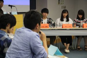 勝利を賭けて　— 経済学部・社会イノベーション学部合同ディベート大会 —