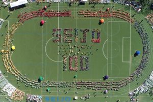 2500人が第一グラウンドに集結！ —成城学園創立100周年記念合同体育祭—