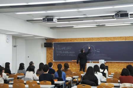 はじめは少し緊張気味の参加者たち