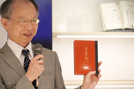 漆塗りの表紙が美しい『春琴抄』