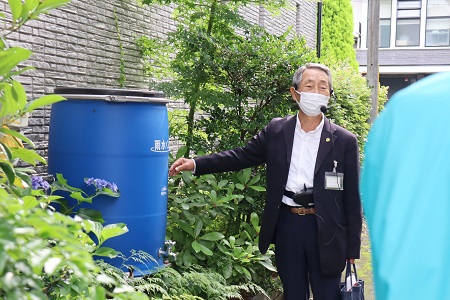 成城の街には雨水を地面に浸透させたり、貯めて再利用するなど、雨水を有効活用する対策が施されています