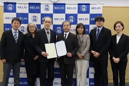 文芸学部教員と麴町学園女子中学校高等学校の先生方