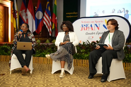 Panel discussion with the three resource persons (from left): Ms. Mothibi, Dr. Mwambwa, and Deputy Director Noguchi