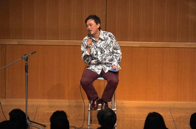 音の生まれる場所の空気をまといながら語る村松氏