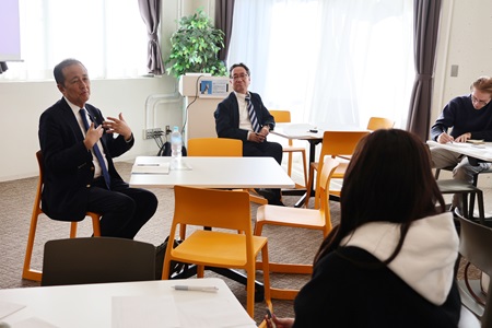 一つ一つ丁寧に答えてくださった保坂区長