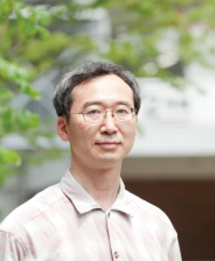 山下 純照 成城大学